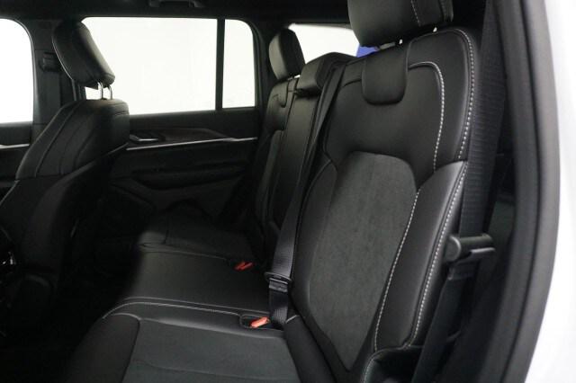 2026 Jeep Grand Cherokee Altitude 4x2