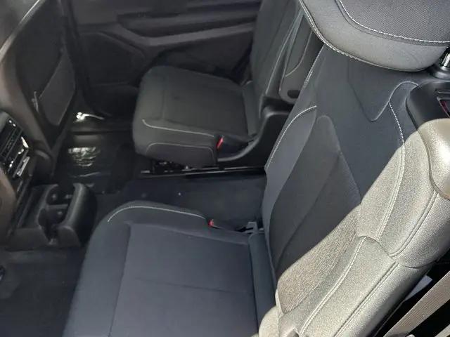 2026 Jeep Grand Cherokee L Laredo 4x2