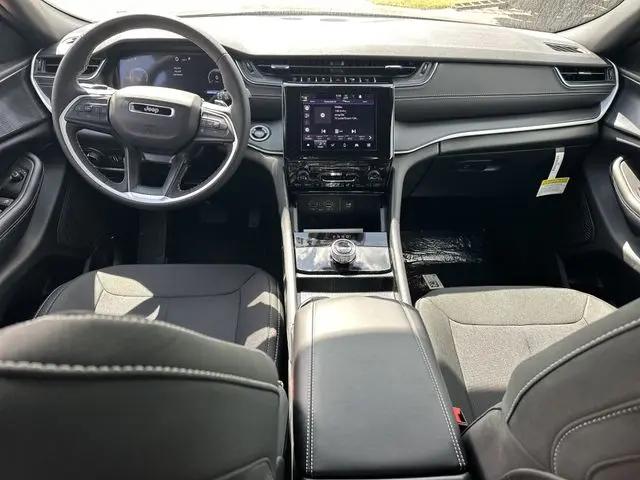 2026 Jeep Grand Cherokee L Laredo 4x2