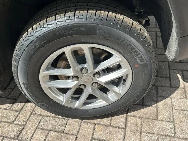 2026 Jeep Grand Cherokee L Laredo 4x2
