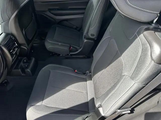 2026 Jeep Grand Cherokee L Laredo 4x2