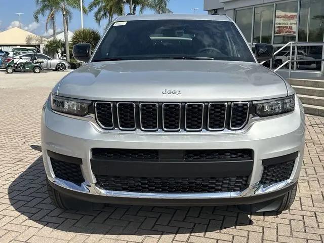 2026 Jeep Grand Cherokee L Laredo 4x2