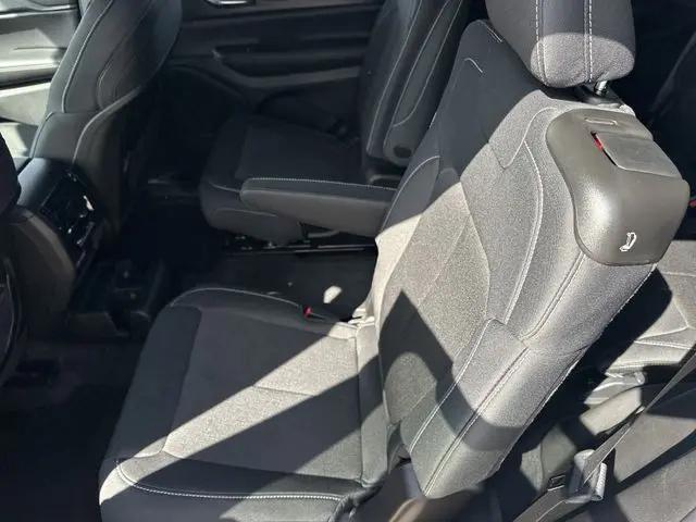 2026 Jeep Grand Cherokee L Laredo 4x2