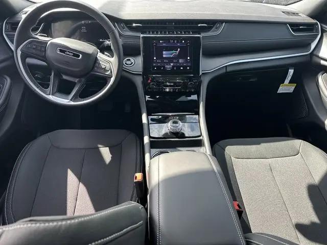 2026 Jeep Grand Cherokee L Laredo 4x2