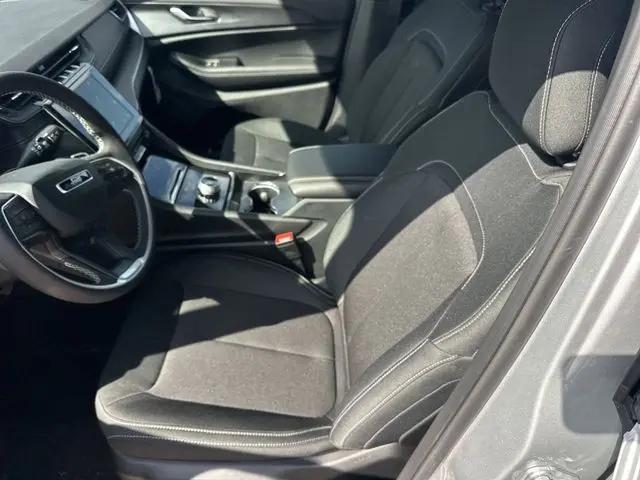 2026 Jeep Grand Cherokee L Laredo 4x2