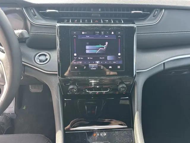 2026 Jeep Grand Cherokee L Laredo 4x2