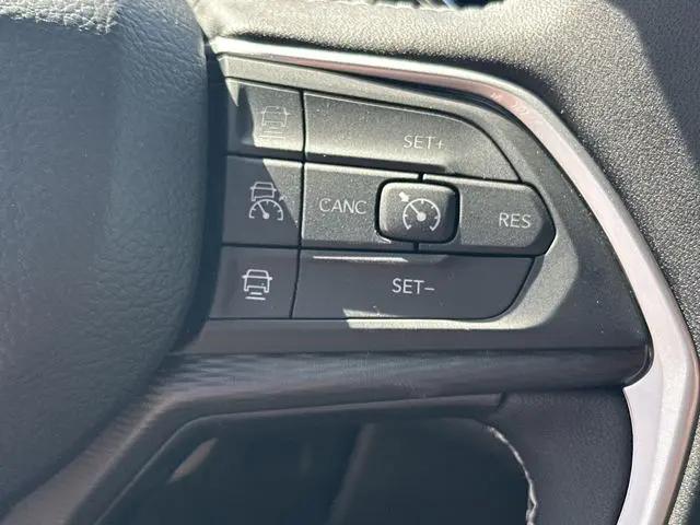2026 Jeep Grand Cherokee L Laredo 4x2