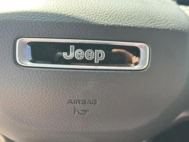 2026 Jeep Grand Cherokee L Laredo 4x2