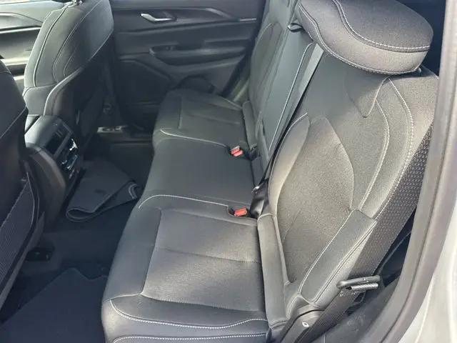 2026 Jeep Grand Cherokee Altitude 4x2