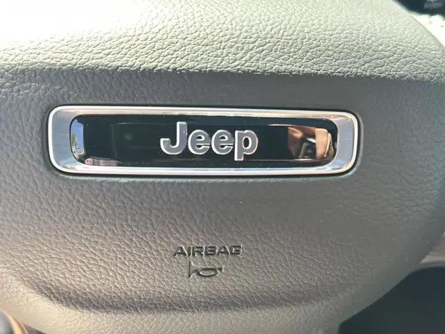 2026 Jeep Grand Cherokee Altitude 4x2