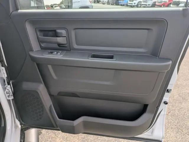 2026 Ram 3500 Tradesman Crew Cab 4x2 8' Box
