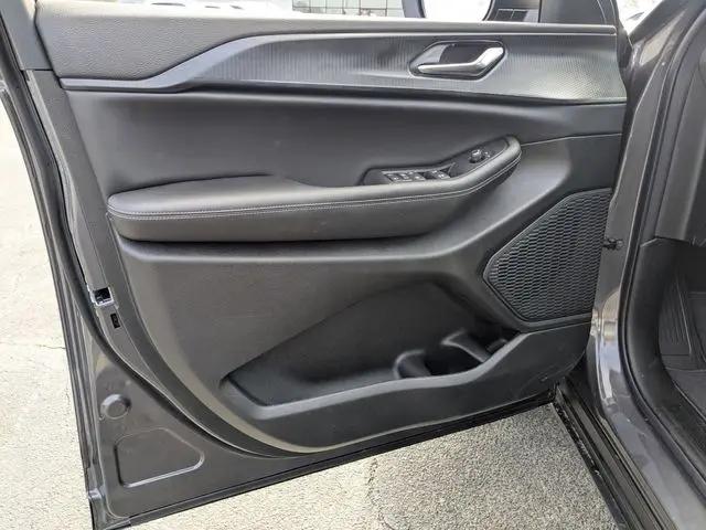 2026 Jeep Grand Cherokee L Laredo 4x2