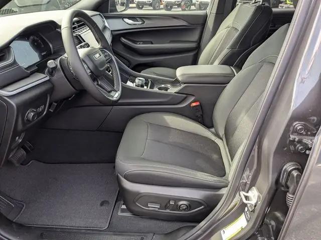 2026 Jeep Grand Cherokee L Laredo 4x2