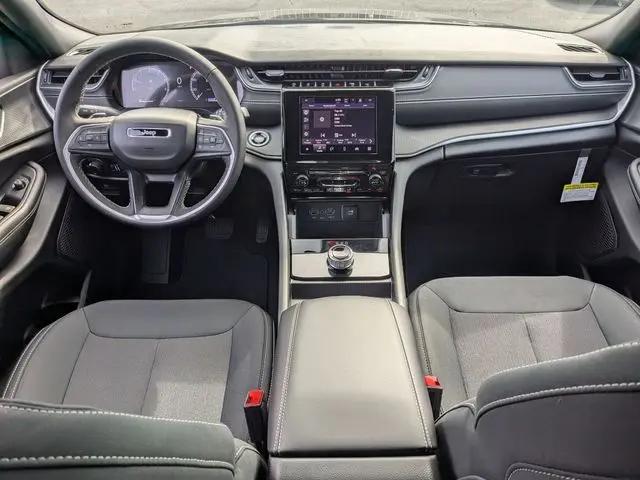 2026 Jeep Grand Cherokee L Laredo 4x2