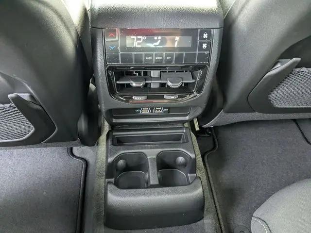 2026 Jeep Grand Cherokee L Laredo 4x2