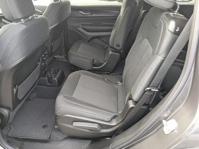 2026 Jeep Grand Cherokee L Laredo 4x2