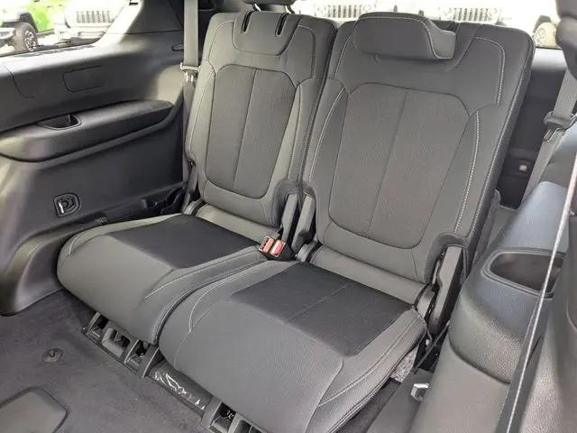 2026 Jeep Grand Cherokee L Laredo 4x2