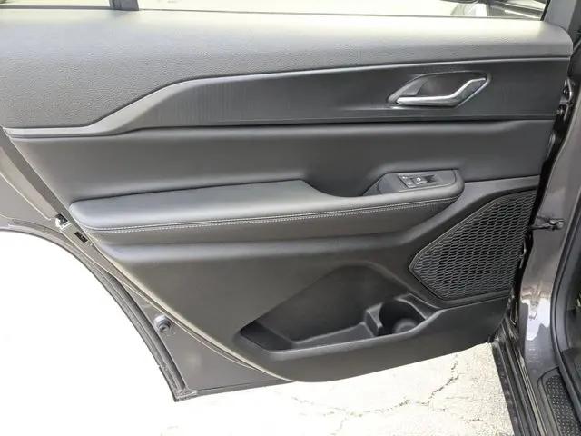 2026 Jeep Grand Cherokee L Laredo 4x2
