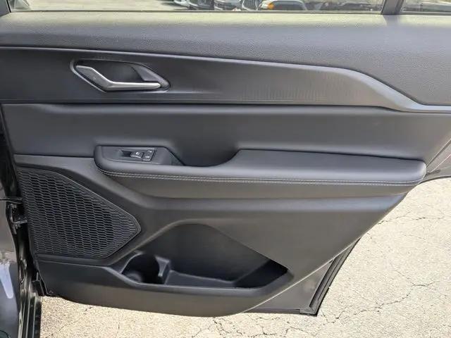 2026 Jeep Grand Cherokee L Laredo 4x2