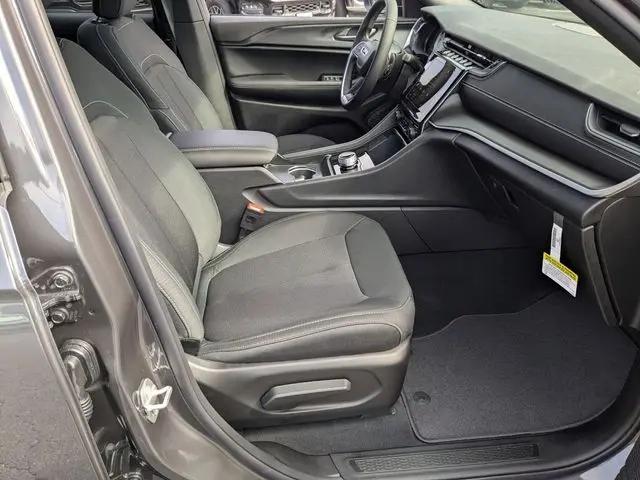 2026 Jeep Grand Cherokee L Laredo 4x2