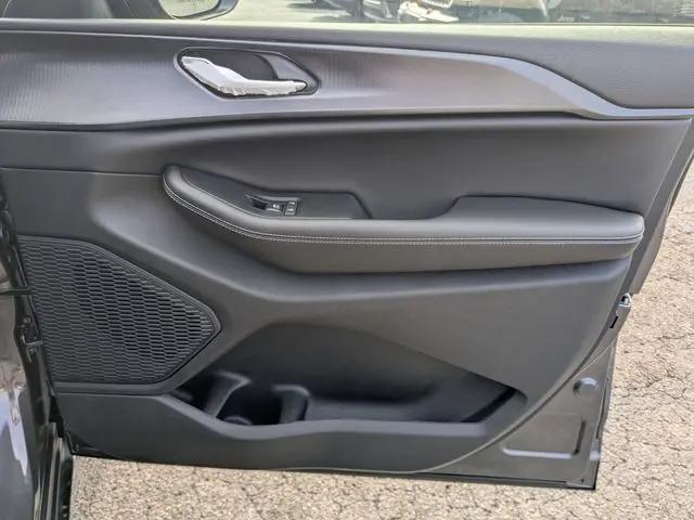 2026 Jeep Grand Cherokee L Laredo 4x2