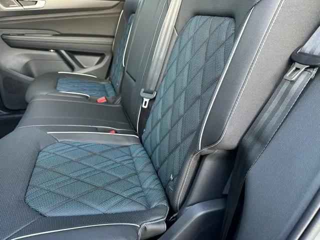2026 Volkswagen Atlas Cross Sport SEL Premium R-Line