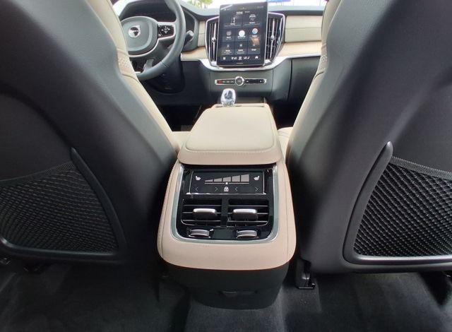 2026 Volvo XC90 Plus, B6 AWD Gas (mild hybrid), Gasoline, Bright, 7 Seats