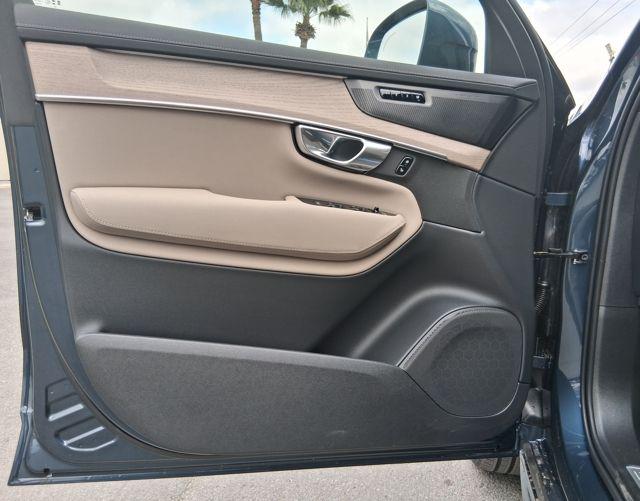 2026 Volvo XC90 Plus, B6 AWD Gas (mild hybrid), Gasoline, Bright, 7 Seats