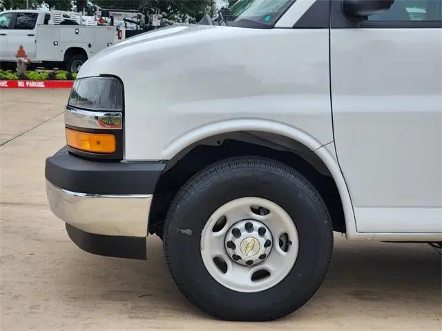 2025 Chevrolet Express Cutaway Work Van