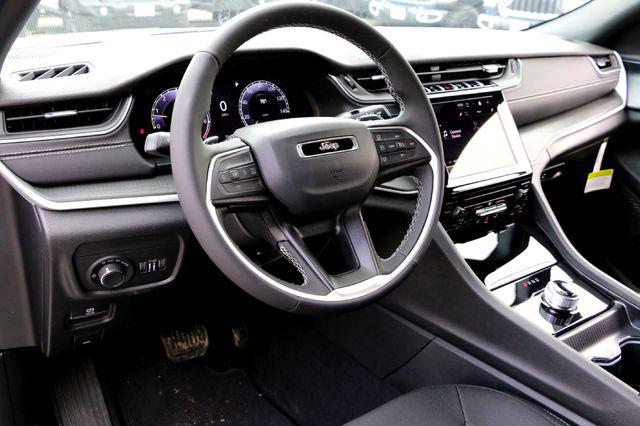 2026 Jeep Grand Cherokee Laredo 4x2