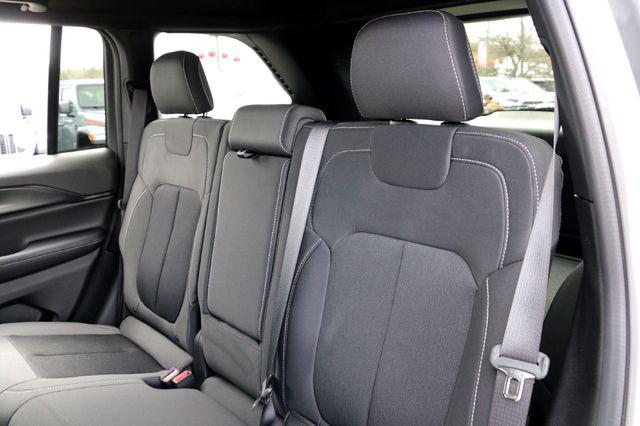 2026 Jeep Grand Cherokee Laredo 4x2