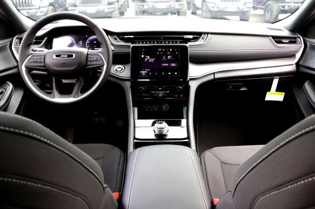 2026 Jeep Grand Cherokee Laredo 4x2