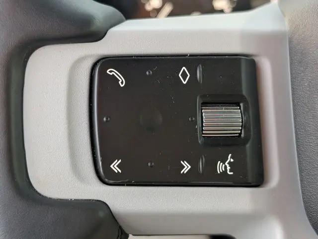 2023 Land Rover Defender 130 SE