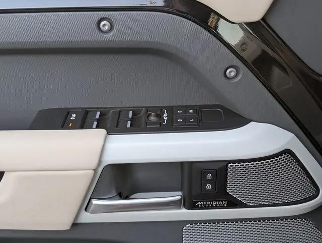 2023 Land Rover Defender 130 SE