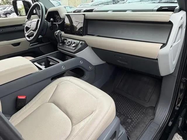 2023 Land Rover Defender 130 SE