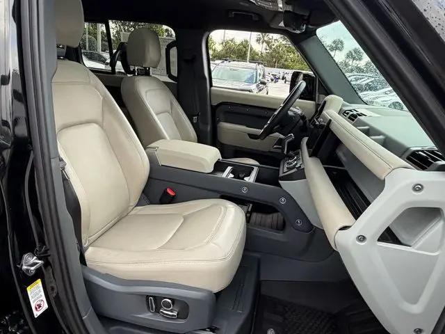 2023 Land Rover Defender 130 SE
