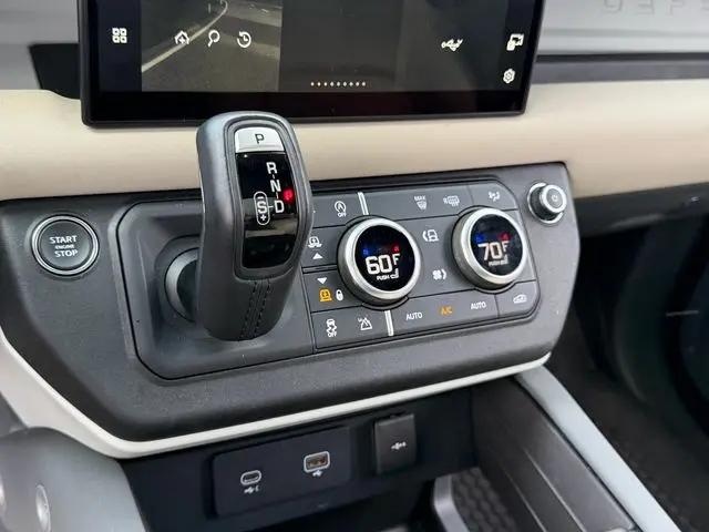 2023 Land Rover Defender 130 SE