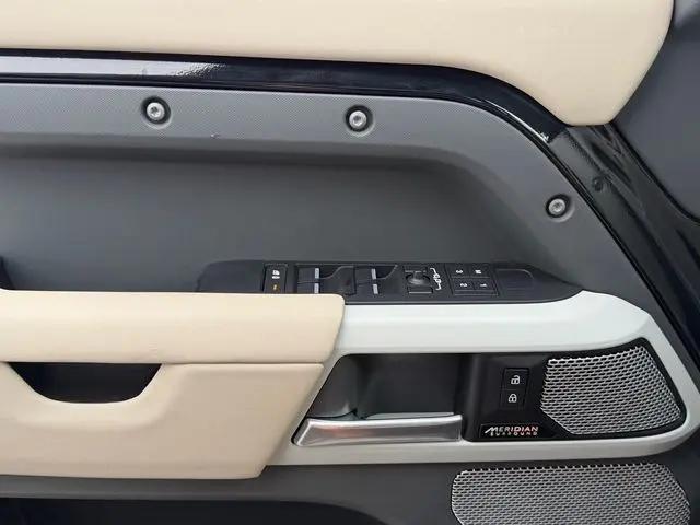 2023 Land Rover Defender 130 SE