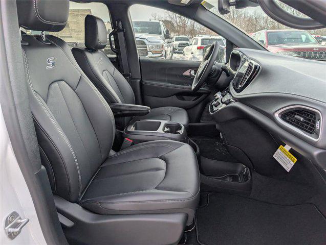 2026 Chrysler Pacifica Select AWD