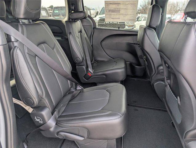2026 Chrysler Pacifica Select AWD