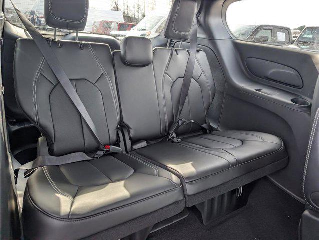 2026 Chrysler Pacifica Select AWD