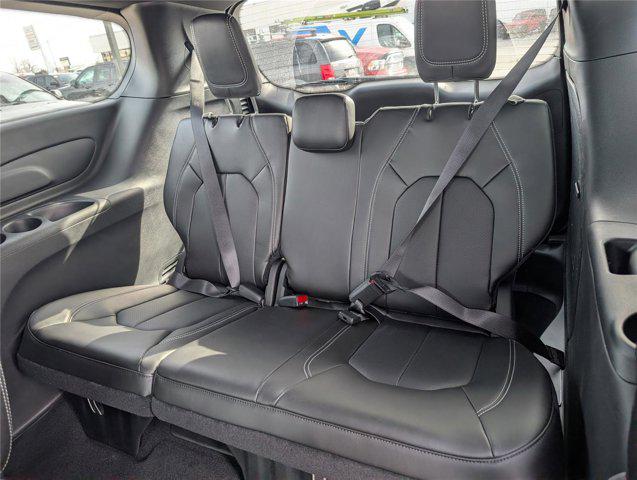 2026 Chrysler Pacifica Select AWD