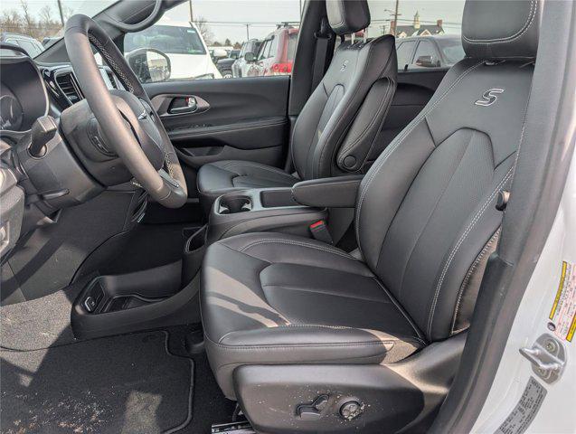 2026 Chrysler Pacifica Select AWD