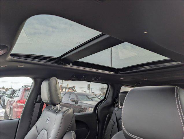 2026 Chrysler Pacifica Select AWD