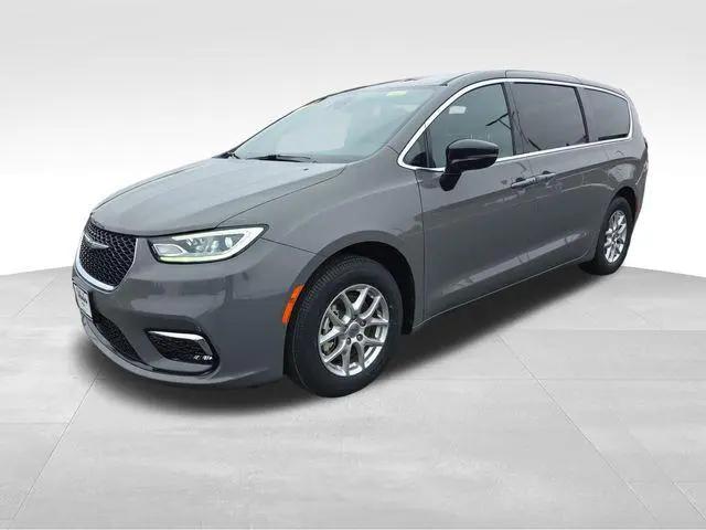 2025 Chrysler Pacifica Select for sale in Coloma, WI