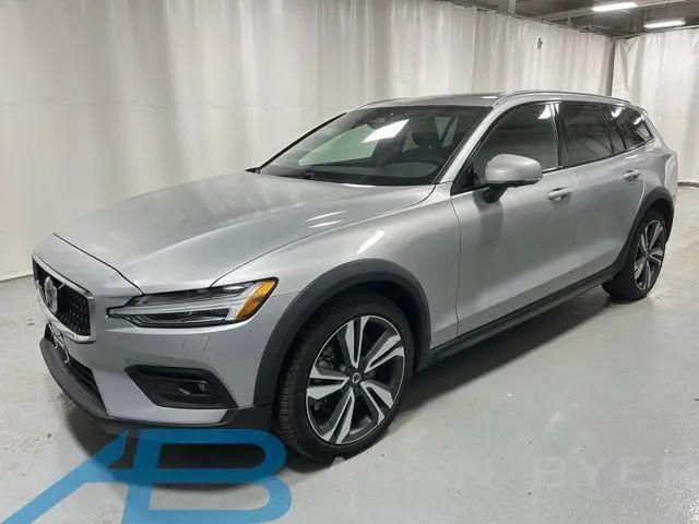 2025 Volvo V60 Cross Country Plus, B5 AWD Gas (mild hybrid) for sale in Syracuse, NY