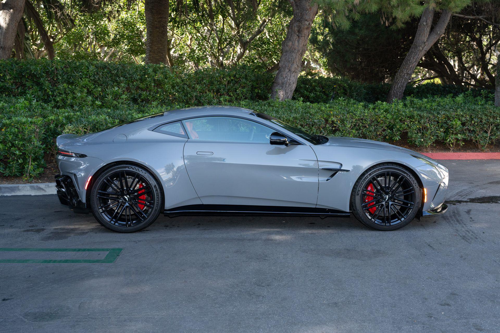 Aston Martin 2025 Vantage 