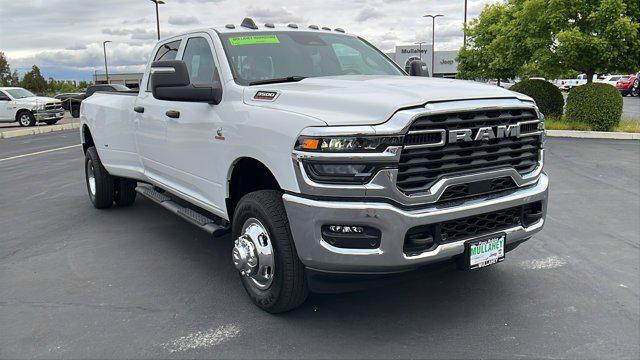 2026 RAM Ram 3500 RAM 3500 TRADESMAN CREW CAB 4X4 8 BOX