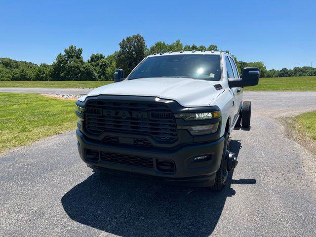 2026 RAM Ram 3500 Chassis Cab RAM 3500 TRADESMAN CREW CAB CHASSIS 4X4 60 CA 2026 RAM Ram 3500 Chassis Cab RAM 3500 TRADESMAN CREW CAB CHASSIS 4X4 60 CA