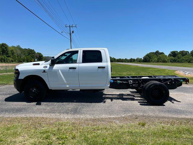 2026 RAM Ram 3500 Chassis Cab RAM 3500 TRADESMAN CREW CAB CHASSIS 4X4 60 CA 2026 RAM Ram 3500 Chassis Cab RAM 3500 TRADESMAN CREW CAB CHASSIS 4X4 60 CA